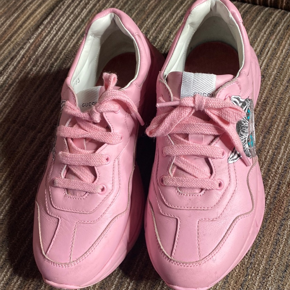As is Gucci lil girl sneakers. No box. I’ll ship inside of a box with paper etc